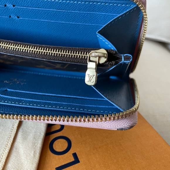 LOUIS VUITTON CLEMENCE WALLET BLOOMING FLOWER - Picture 14 of 16